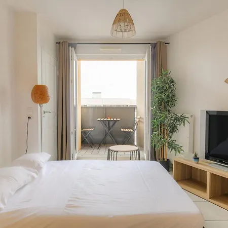 Cosy Et Calme Avec Parking Апартаменты